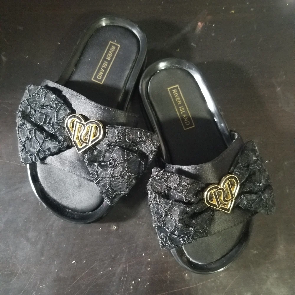 Little Girl River Island black bow slippers size 11